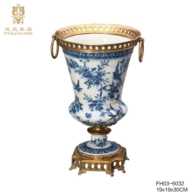    FH03-6032铜配瓷花瓶   