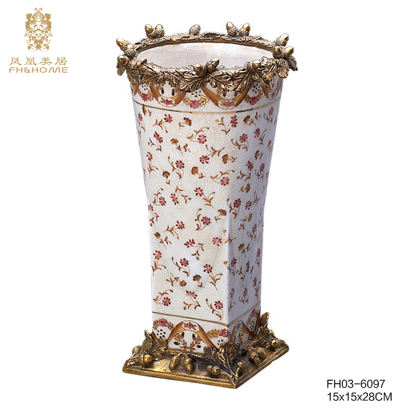    FH03-6097铜配瓷花瓶   