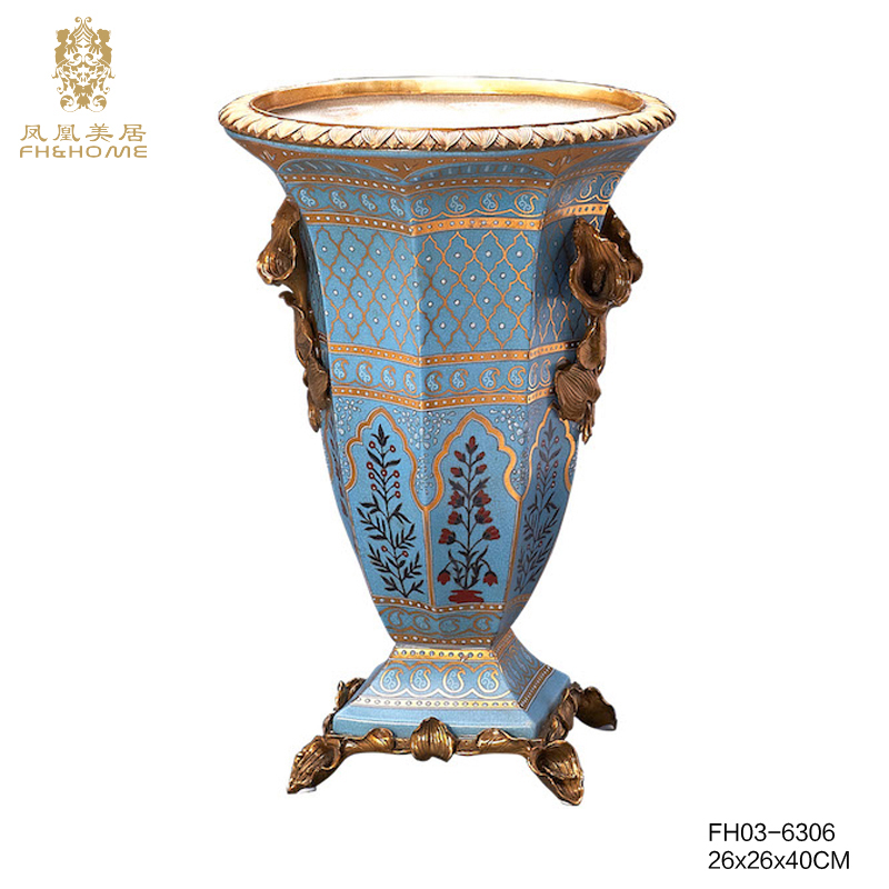    FH03-6306铜配瓷花瓶   