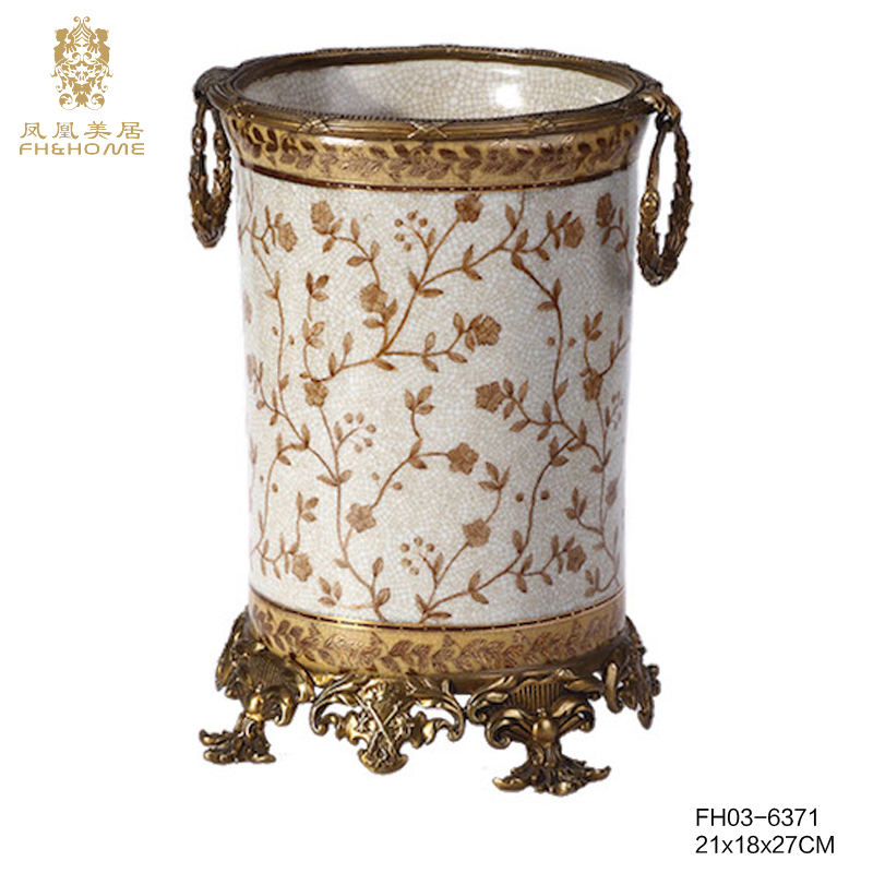    FH03-6371铜配瓷花瓶   