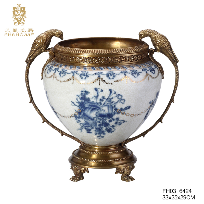    FH03-6424铜配瓷花瓶   