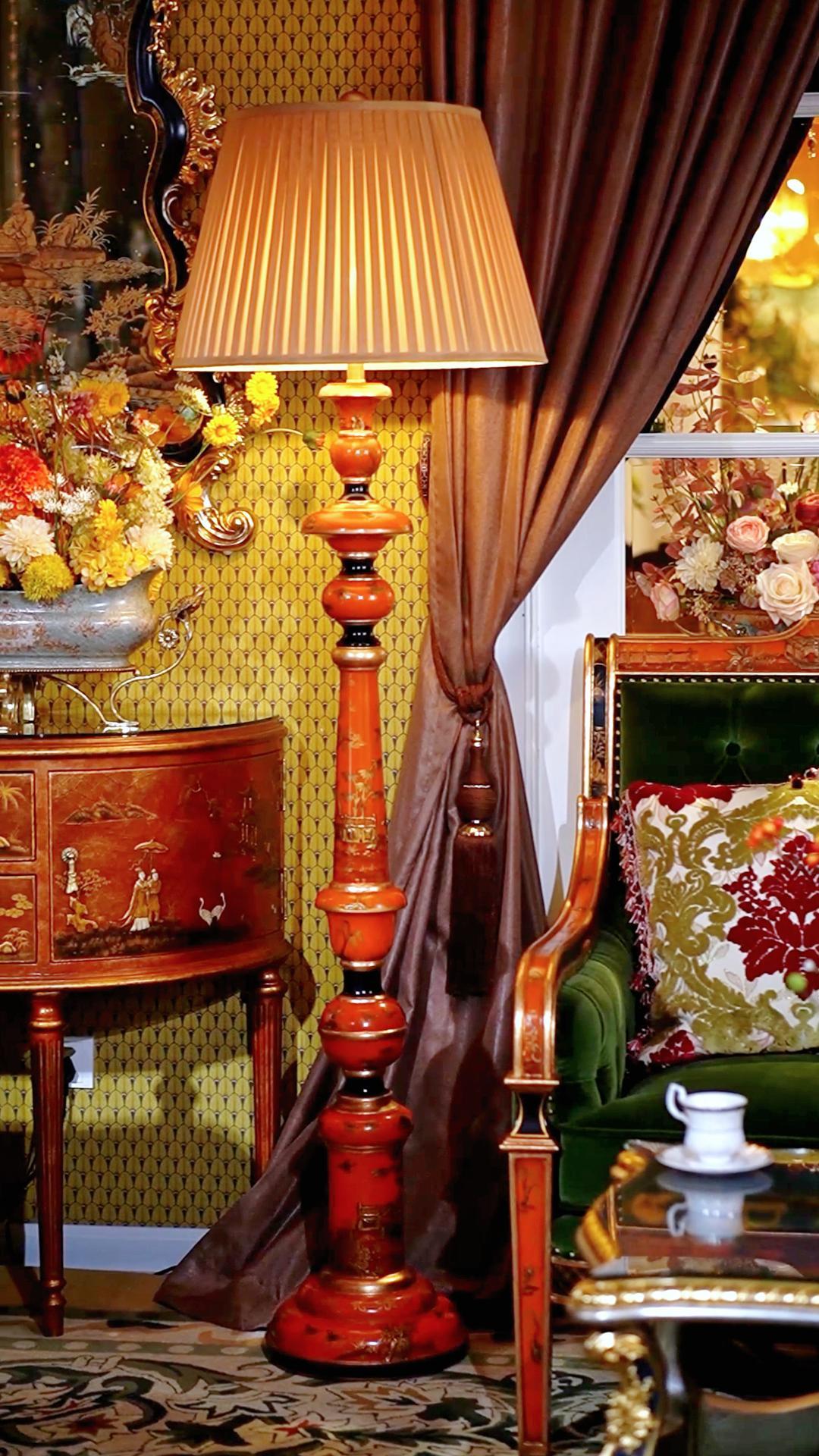 FH&HOME Orange Column Floor Lamp - Vintage Carved with Pleated Shade