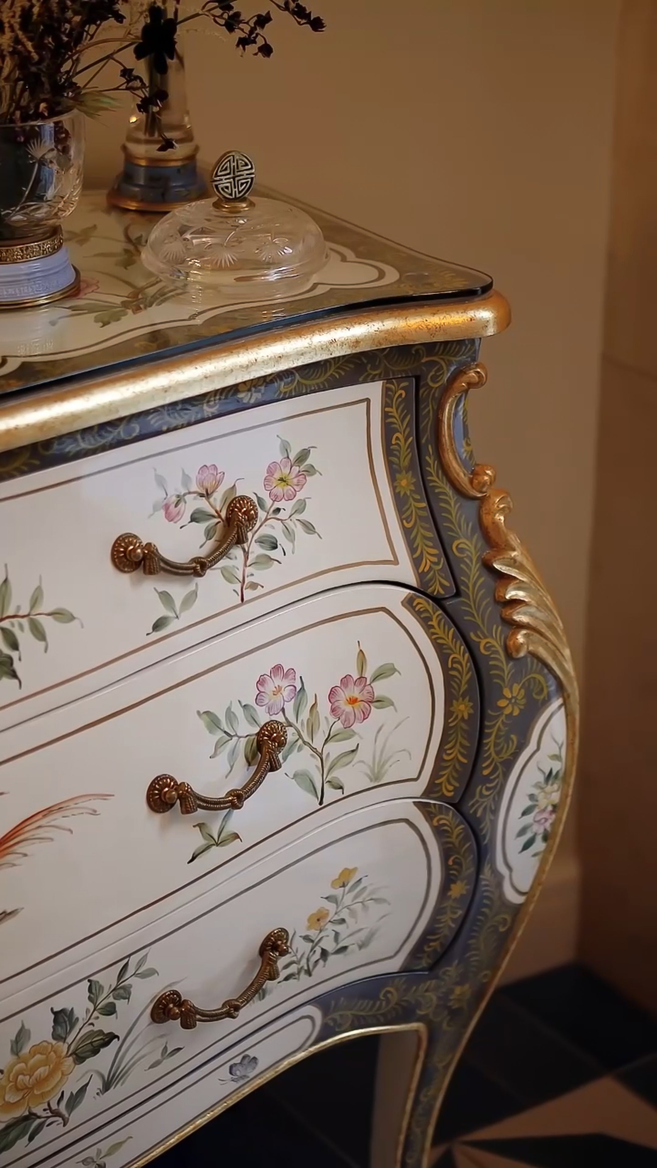 FH&HOME Rococo Revival Console Chest - Bird & Floral 3-Drawer Louis XV
