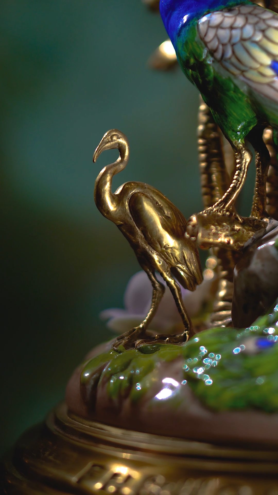 FH&HOME Tropical-Themed Peacock Palm Crystal Fruit Bowl - Gilded Base