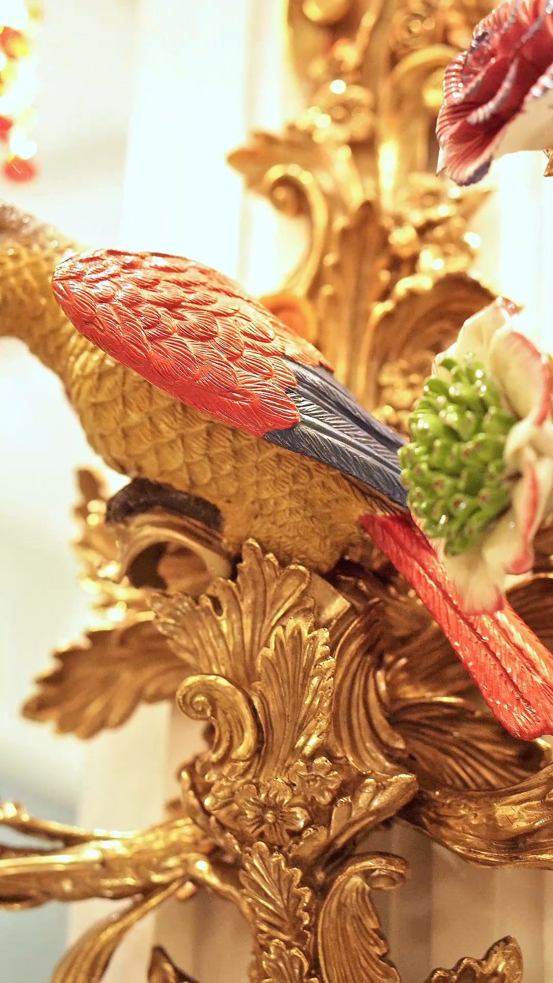 FH&HOME Parrot Floral Wall Lamp - Gilded Red with Tassel Shade