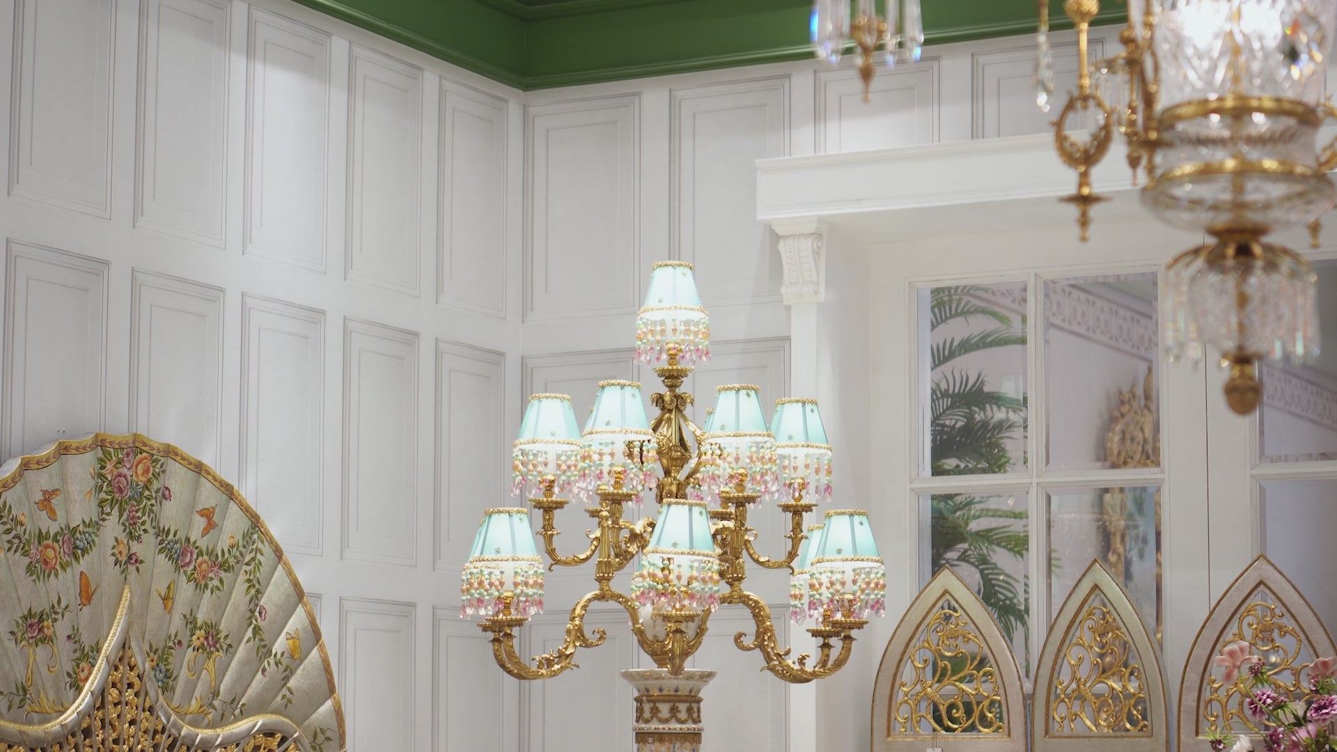 FH&HOME Palace Floral Chandelier - Ornate Crystal with Gilded Brass