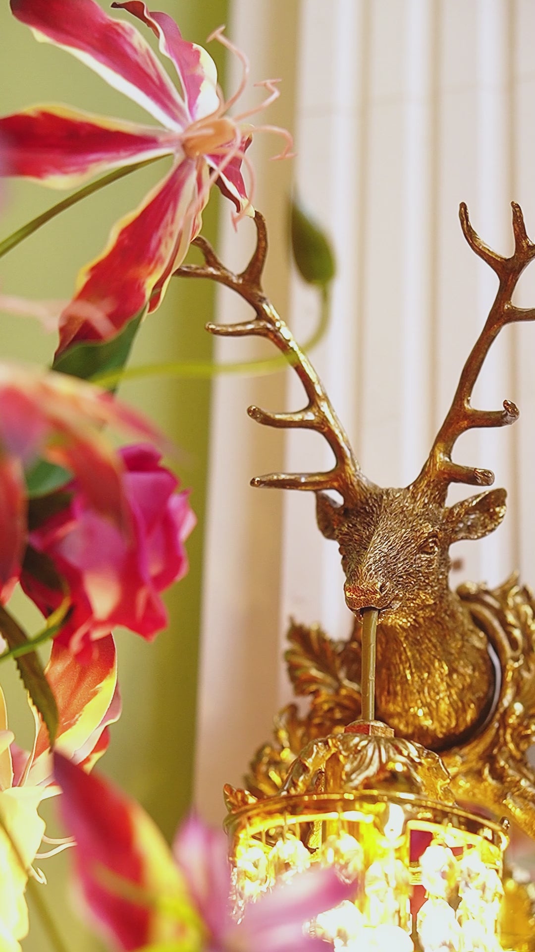 FH&HOME Deer Head Wall Sconce - Mirror Accent with Crystal Pendant