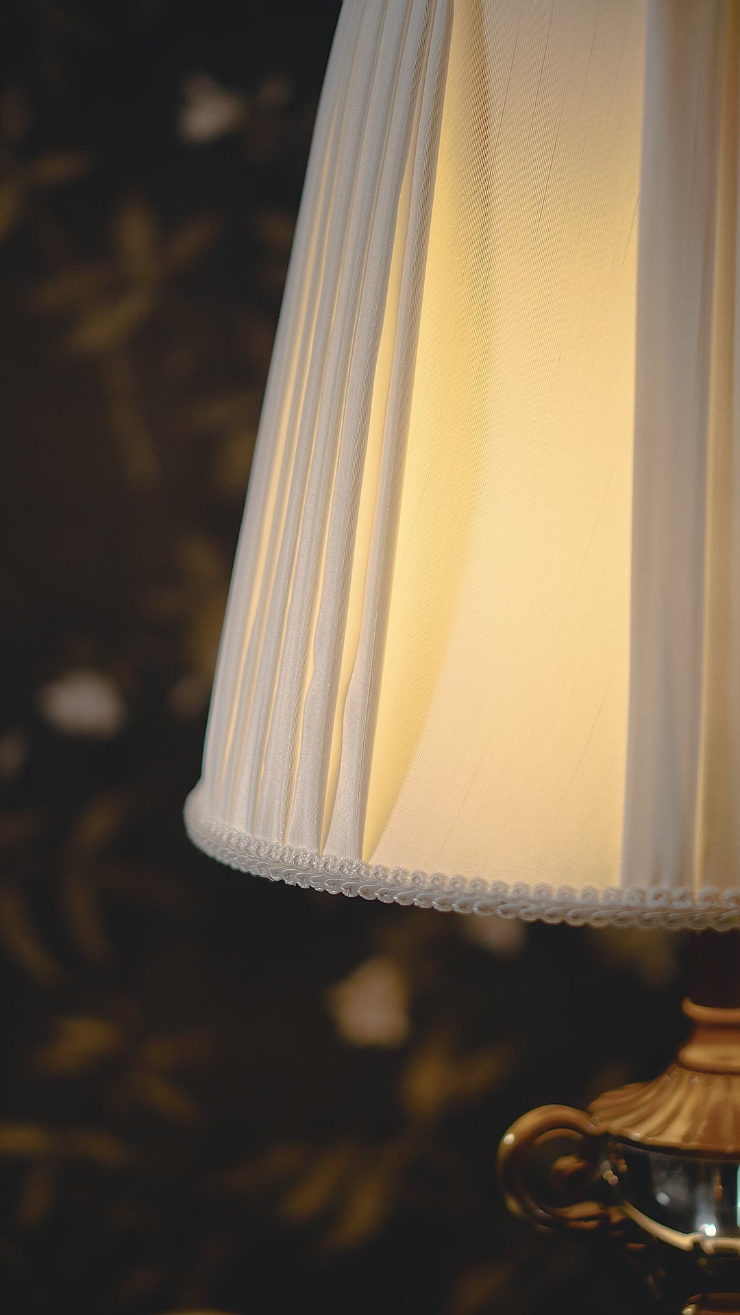 FH&HOME Classic Crystal Lamp - Elegant with Brass Base